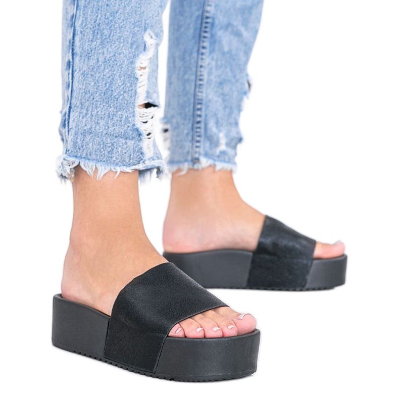 Fekete papucs vastag Crysta talpon