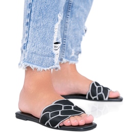 Fekete papucs dekoratív Stormi felsőrésszel Fekete papucs dekoratív Stormi felsőrésszel