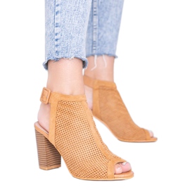 Teve áttört szandál a Veronika poszton barna Teve áttört szandál a Veronika poszton barna