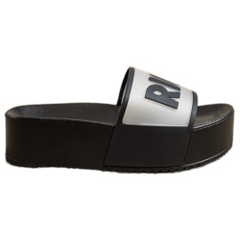 Small Swan Gazdag platformpapucs fekete