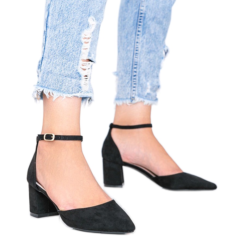 Fekete szivattyúk egy alacsony Gemma oszlopon