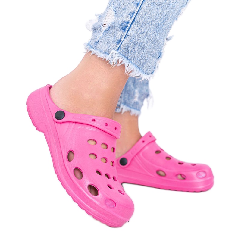 Karolinos rózsaszín női horgolt papucs