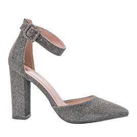 Szürke fényes szivattyúk Mila posztján