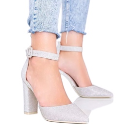 Fényes bézs szivattyúk Mila posztján Fényes bézs szivattyúk Mila posztján