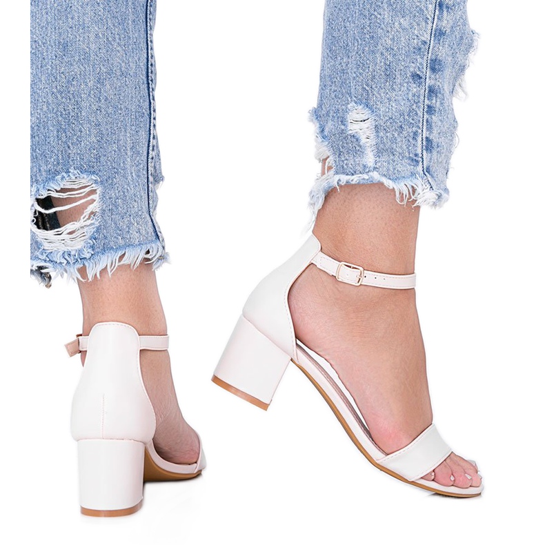 Bézs színű szandál alacsony Sever oszlopon