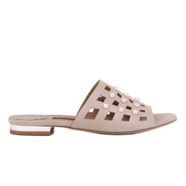 Marco Shoes Elegáns női papucs gyöngyökkel és perforációval bézs Marco Shoes Elegáns női papucs gyöngyökkel és perforációval bézs