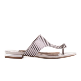 Marco Shoes Lapos szandál lakkal és fém sarokkal fehér ezüst