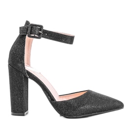 Fekete fényes szivattyúk Mila posztján