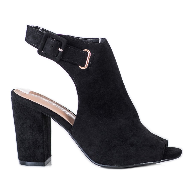 Bestelle Zárt szandál csattal fekete