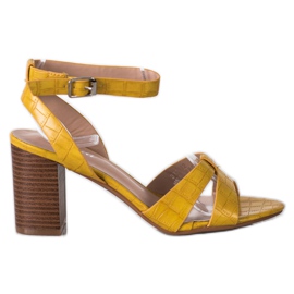 Renda Stílusos szandál egy bárban sárga Renda Stílusos szandál egy bárban sárga