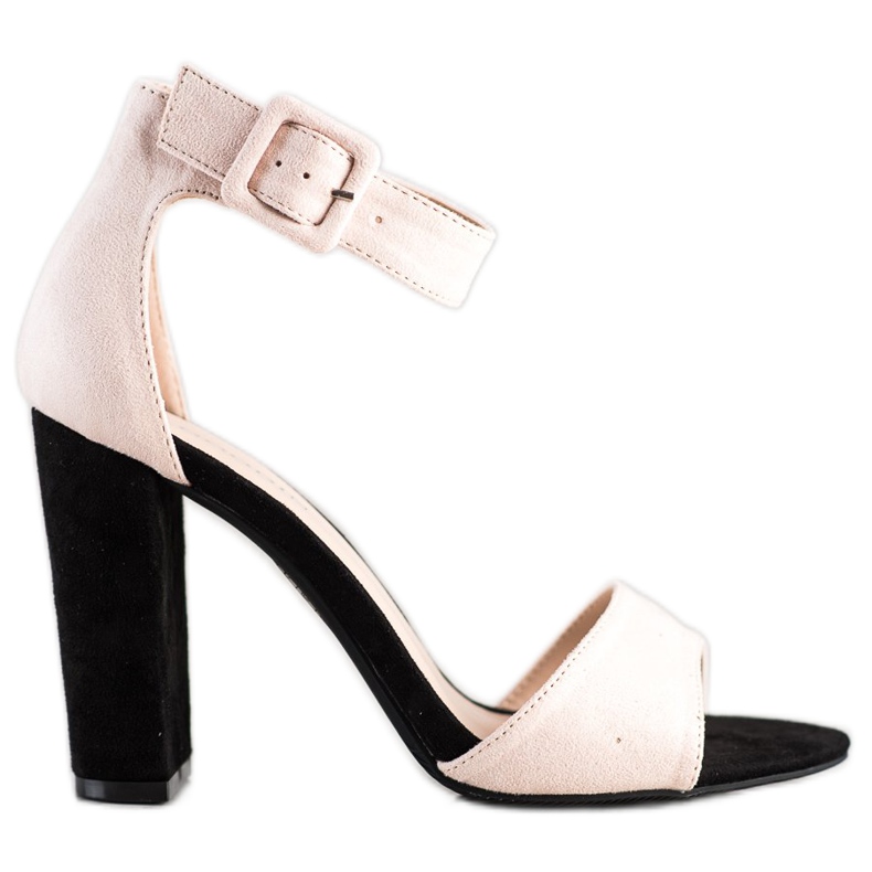 Goodin Bézs színű szandál egy magas poszton fekete