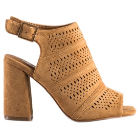 Renda Áttört szandál egy poszton barna