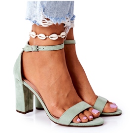 PS1 Zöld velúr szandál egy firenzei zöld bárban