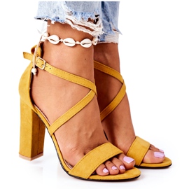 PS1 Velúr szandál egy bárban Sárga tánc velem