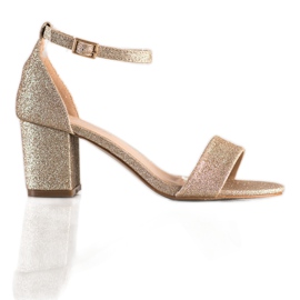 Mannika Klasszikus szandál csillogással aranysárga