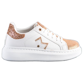 SHELOVET Stílusos cipők a platformon fehér SHELOVET Stílusos cipők a platformon fehér