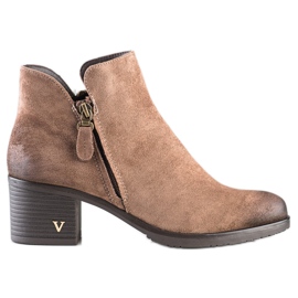 Klasszikus csizma a VINCEZA poszton barna