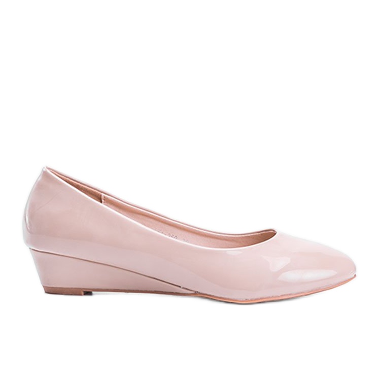 Bézs színű szivattyúk alacsony ék sarkú Chantal