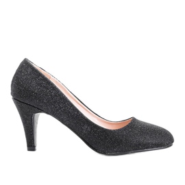 Fényes fekete pumpák a Zarila tűsarkún Fényes fekete pumpák a Zarila tűsarkún