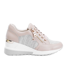 Bézs fényes cipők a The Moment ékén Bézs fényes cipők a The Moment ékén