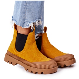 Mulanka Velúr munkások a sárga platformon velem