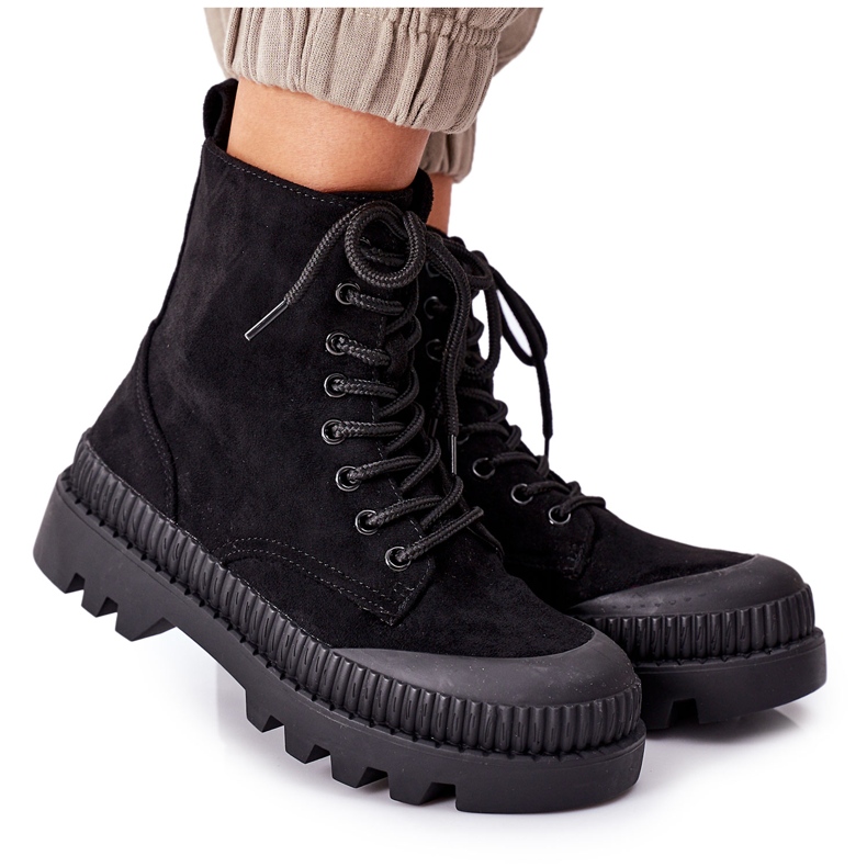 PV1 Velúrmunkások a fekete platformon Itt vagyok