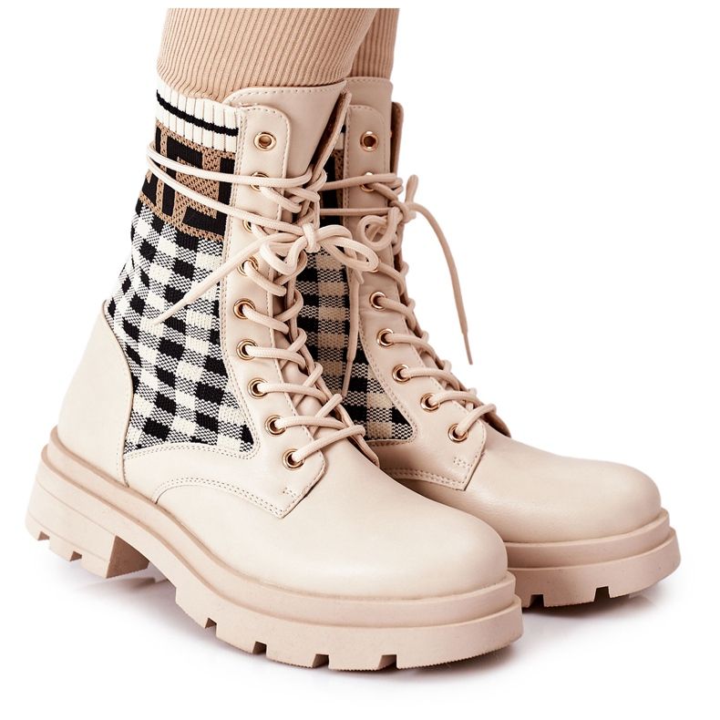 A bézs, rugalmas szövet munkásai szerelmes története fekete