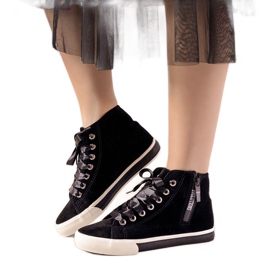 Fekete bokáig érő cipők Sunilino szalaggal