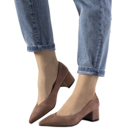 Rózsaszín szivattyúk a Flore oszlopon Rózsaszín szivattyúk a Flore oszlopon