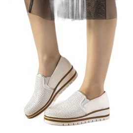 Felcsúsztatható ezüst cipő GF-FD9 csapokkal fehér