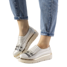 Felcsúsztatható ezüst cipő GF-FD9 csapokkal fehér