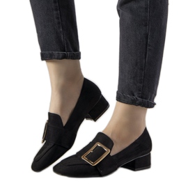 Fekete szivattyúk egy oszlopon Next csattal Fekete szivattyúk egy oszlopon Next csattal