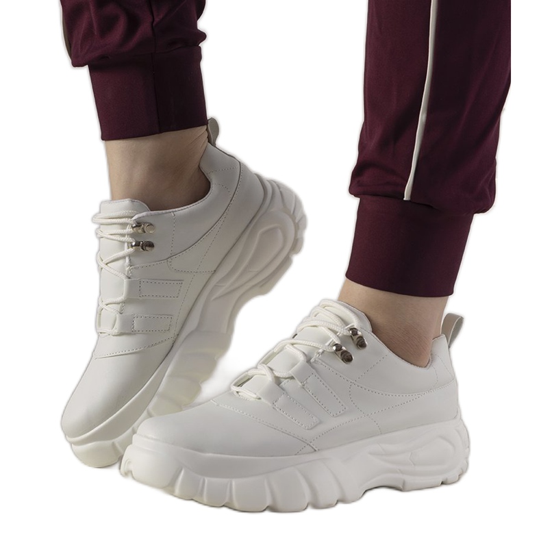 Fehér sportcipő magas Luna talppal