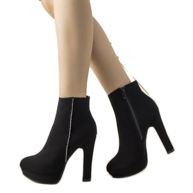 Fekete elegáns csizma a Torment postán Fekete elegáns csizma a Torment postán