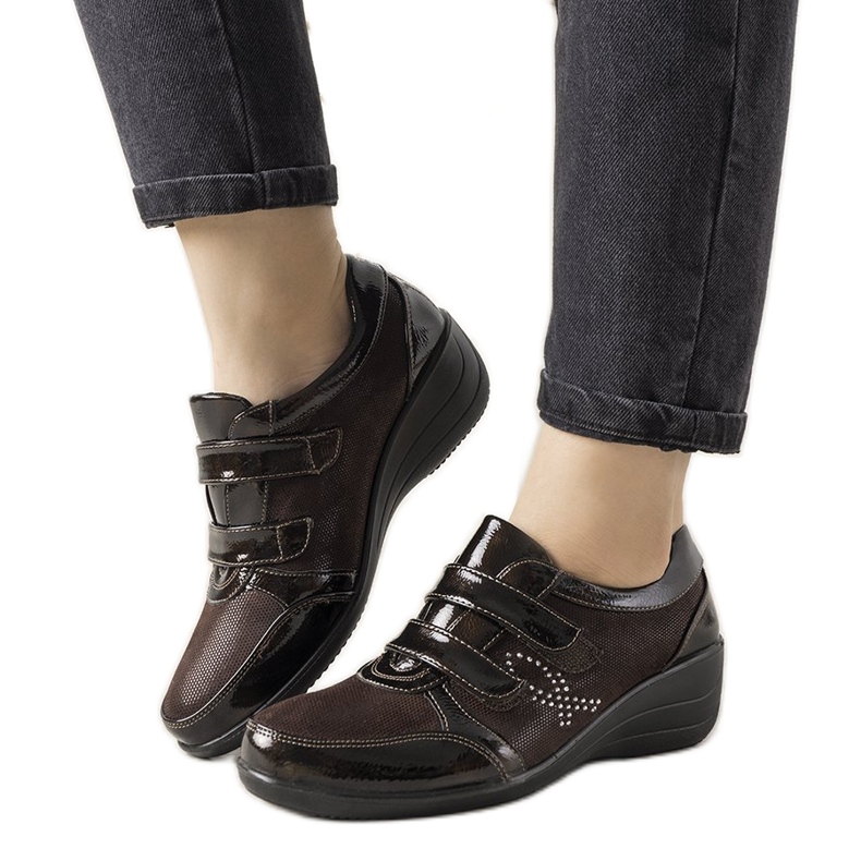 Brown dörmög a Tiffy alacsony ék sarkán barna Brown dörmög a Tiffy alacsony ék sarkán barna