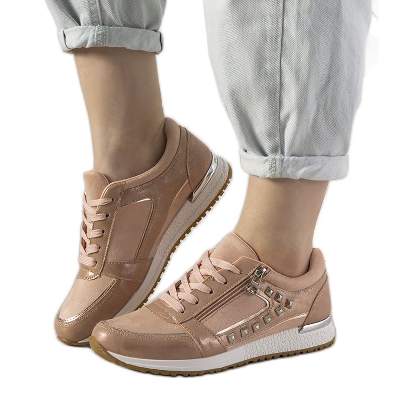 Rózsaszín sportcipők Daphne csapokkal díszítve