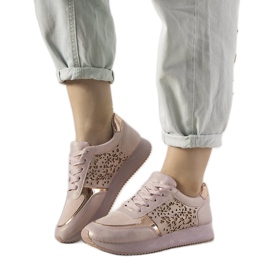 Rózsaszín sportcipők áttört fesztivál mintával