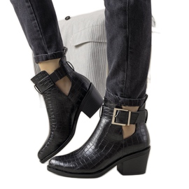 Fekete bokacsizma Moderniso kivágással