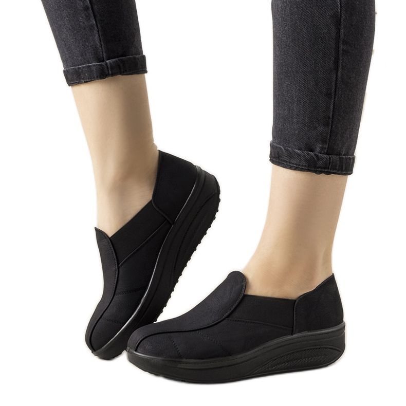 Fekete cipő magas Spike talpon