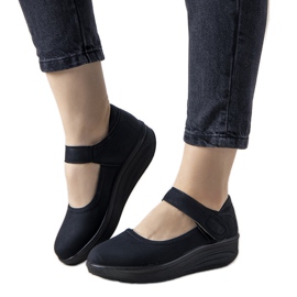 Fekete cipő vastag Lumen talpon