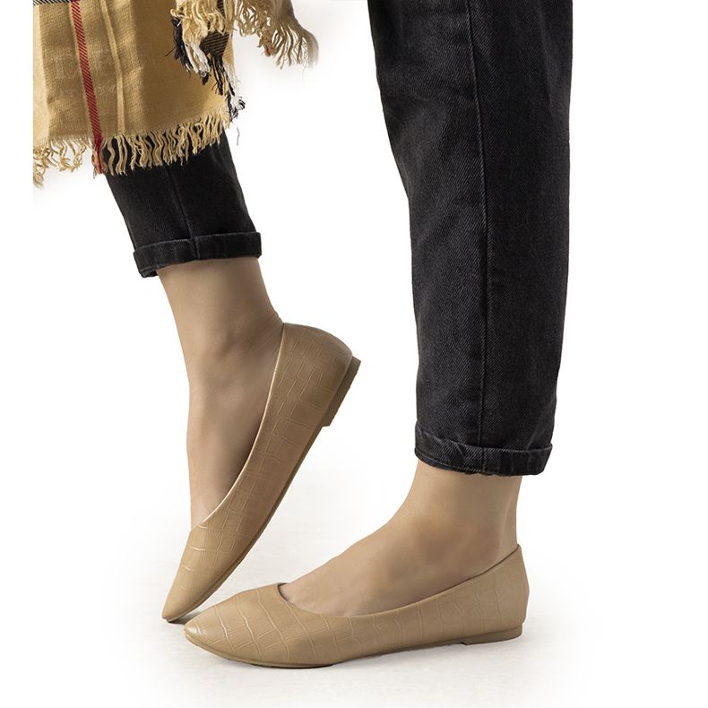 Bézs balerinák a Camilia krokodilbőr mintájában