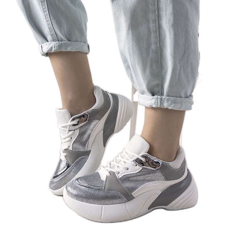 Ezüst cipők magas talpon fehér