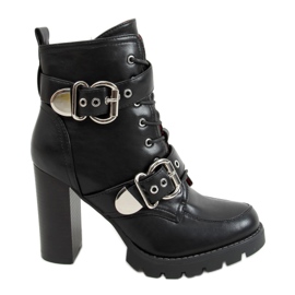 Fekete széles sarkú csizma M556 Fekete Fekete széles sarkú csizma M556 Fekete