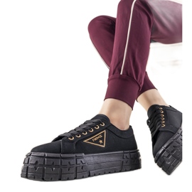 Fekete cipők vastag Giselle talpon