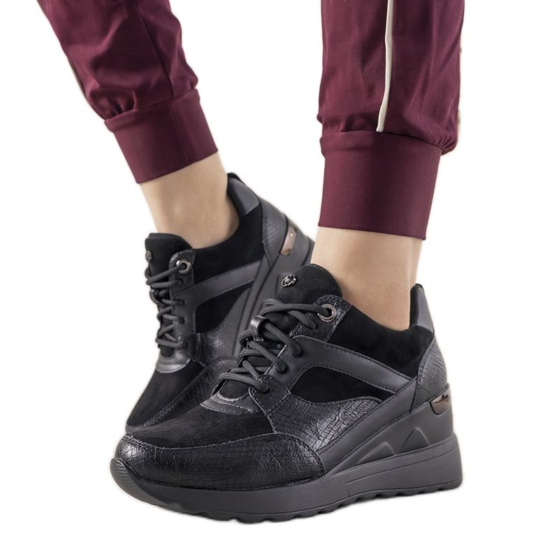 Fekete cipők kígyóbőr mintával a Halsey -től