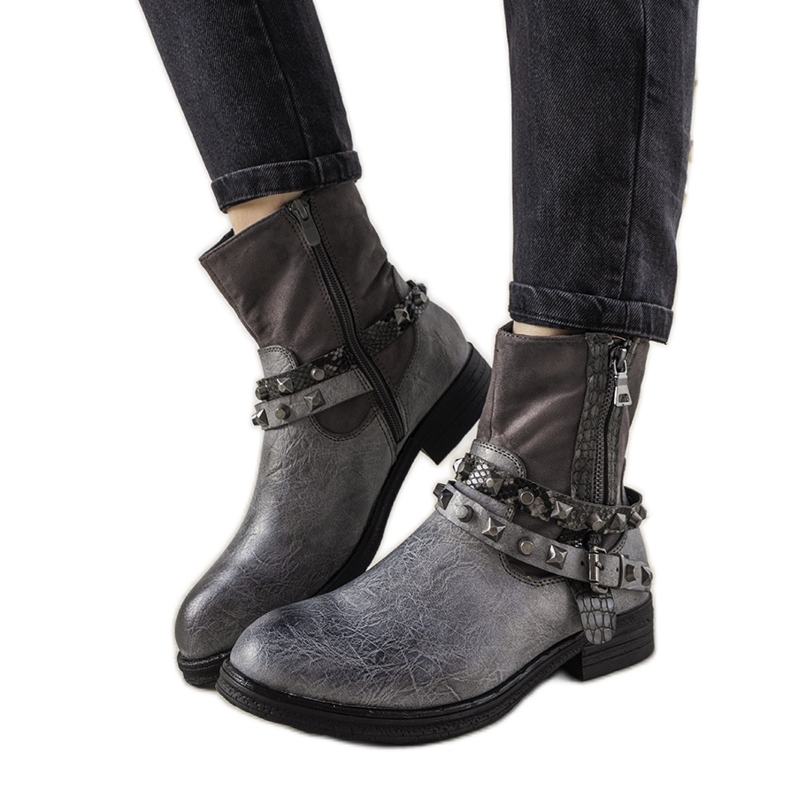 Szürke csizma szöges Elffie fejpánttal