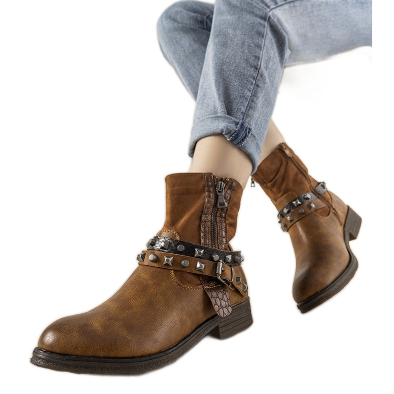 Barna csizma szöges Elffie fejpánttal Barna csizma szöges Elffie fejpánttal