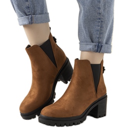 Teves csizma a Cissy oszlopon barna