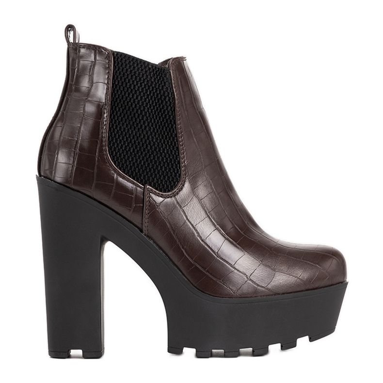 Barna bokacsizma a Zellola oszlopon