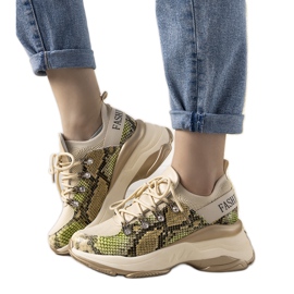 Bézs cipők magas Lissa talpon Bézs cipők magas Lissa talpon